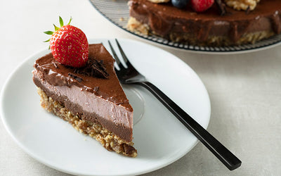 Rå "ostekake" med sjokolade og jordbær