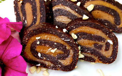 Rå rullekake med karamellfyll