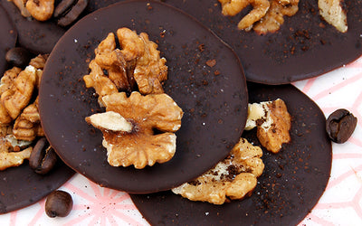 Sjokoladepletter med kaffe, salt og valnøtt