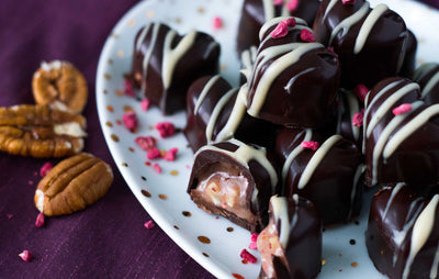 Konfekthjerter med pecankaramell- og bringebærfyll