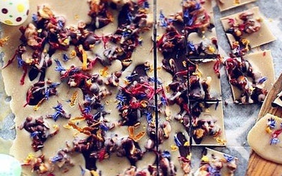 Påskekonfekt med krokan og hvit sjokolade
